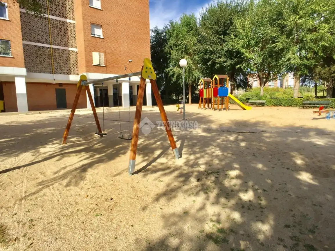 Parking de Piso en venta en Madrid con Calefacción, Terraza y Trastero