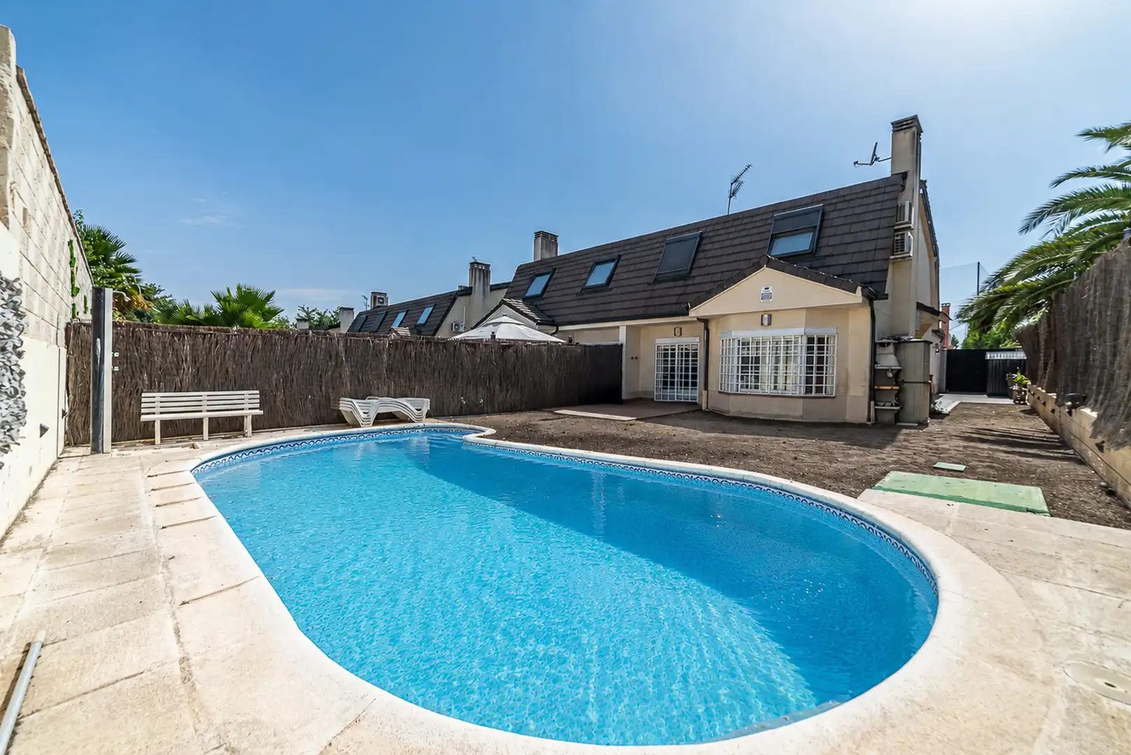 Villa mit Pool zum Verkauf in Calle Alemania 39