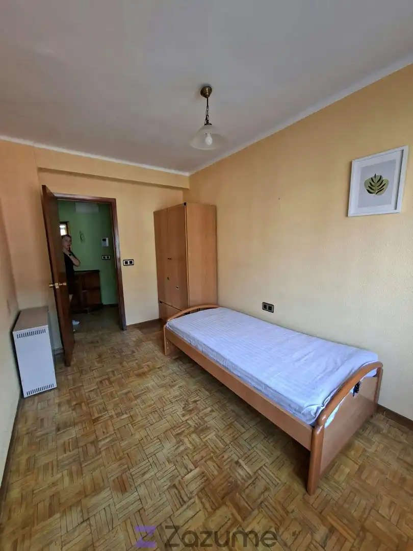 Bedroom of Flat for rent in Ponferrada  with Heating, Parquet flooring and Furnished