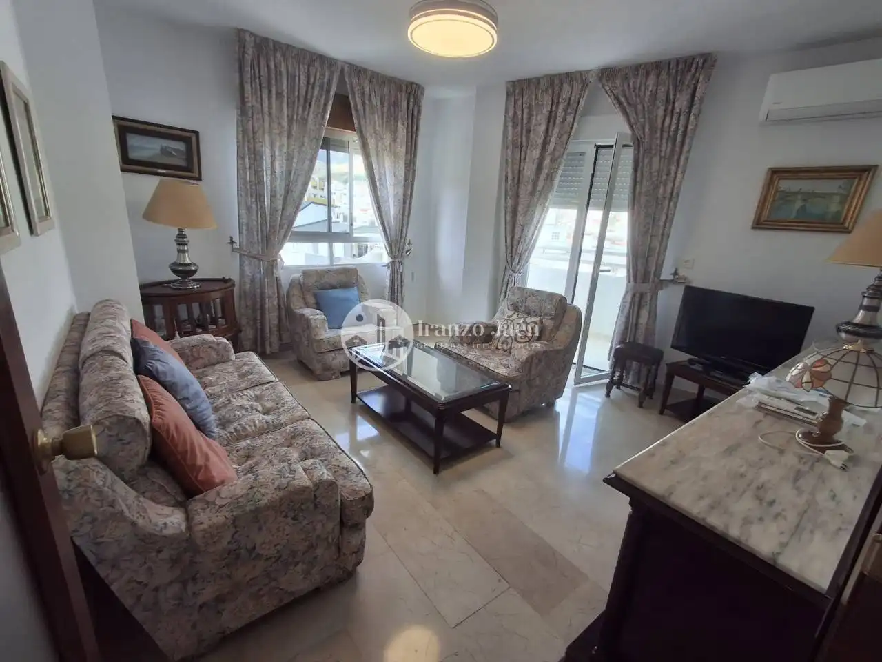Sala de estar de Apartamento de alquiler en Jaén con Aire acondicionado, Amueblado y Balcón