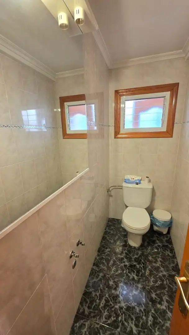Badezimmer von Wohnung zum Verkauf in Elche / Elx mit Klimaanlage und Balkon