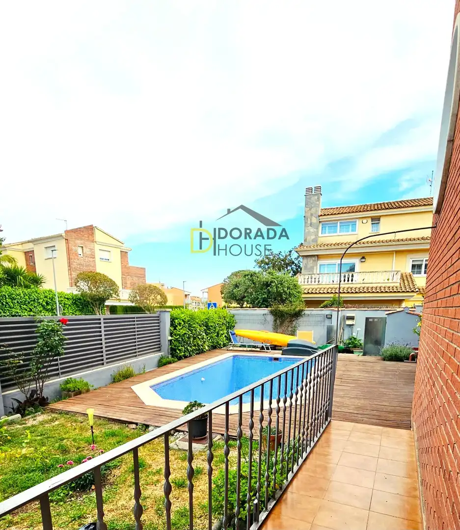 Swimming pool of Houses for sale in Cambrils  with Air Conditioner, Heating and Private garden
