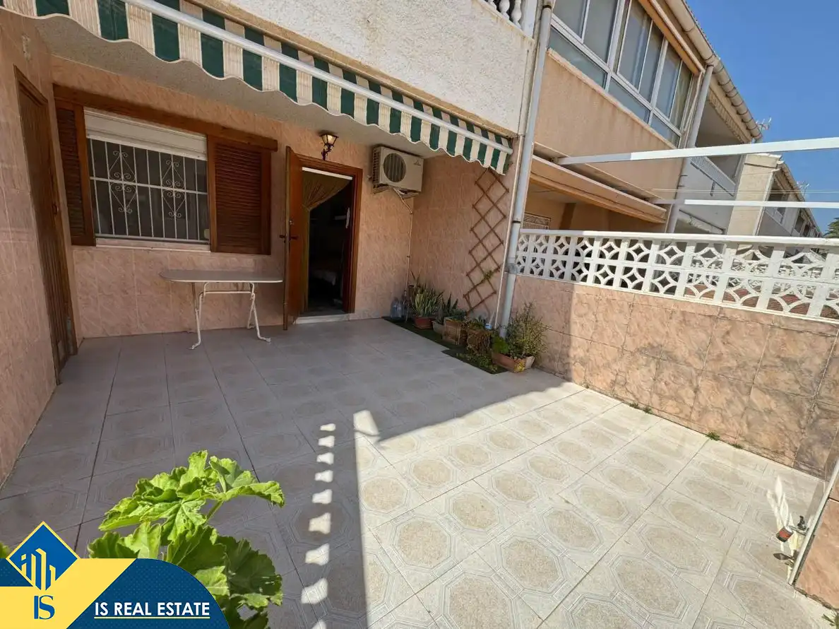Bungalow con terraza, en la provincia de Alicante, en la ciudad de Torrevieja, en la zona de Playa de los Náufragos. 3 habitacione, imatge 2