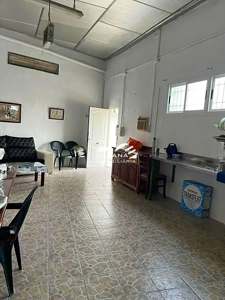 Nave industrial en venta en Lucena