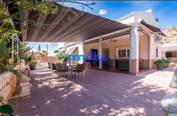 Terrassa de Casa o xalet en venda en Elche / Elx amb Jardí privat, Terrassa i Piscina