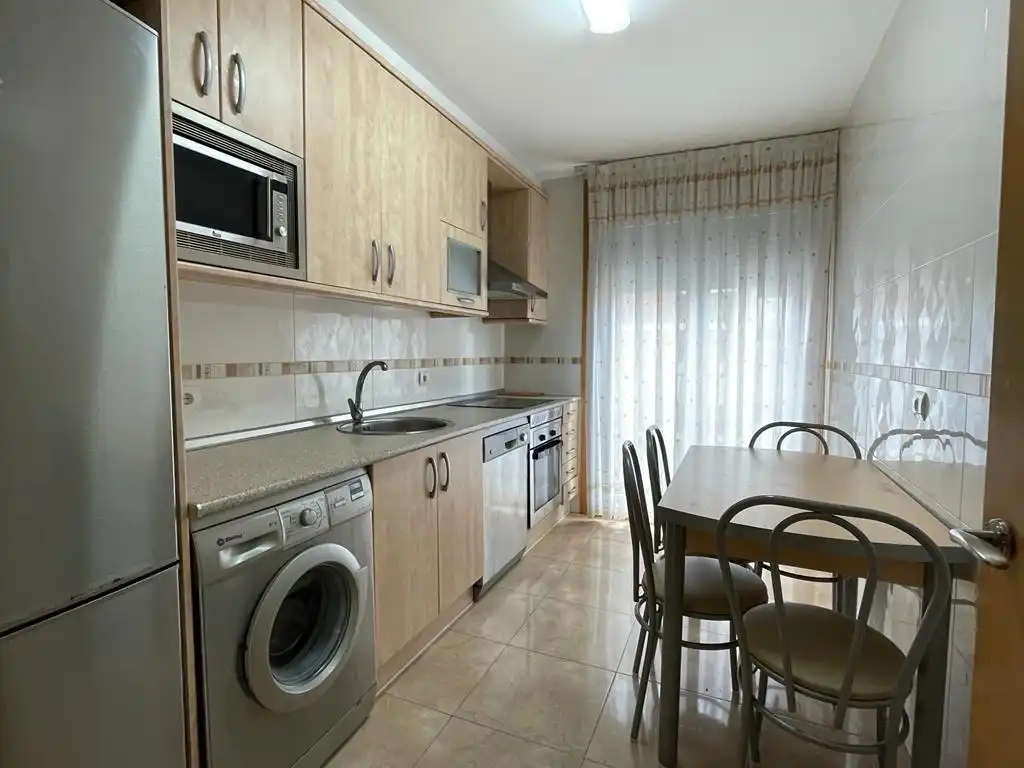 Cocina de Apartamento en venta en Ponferrada con Calefacción, Parquet y Trastero