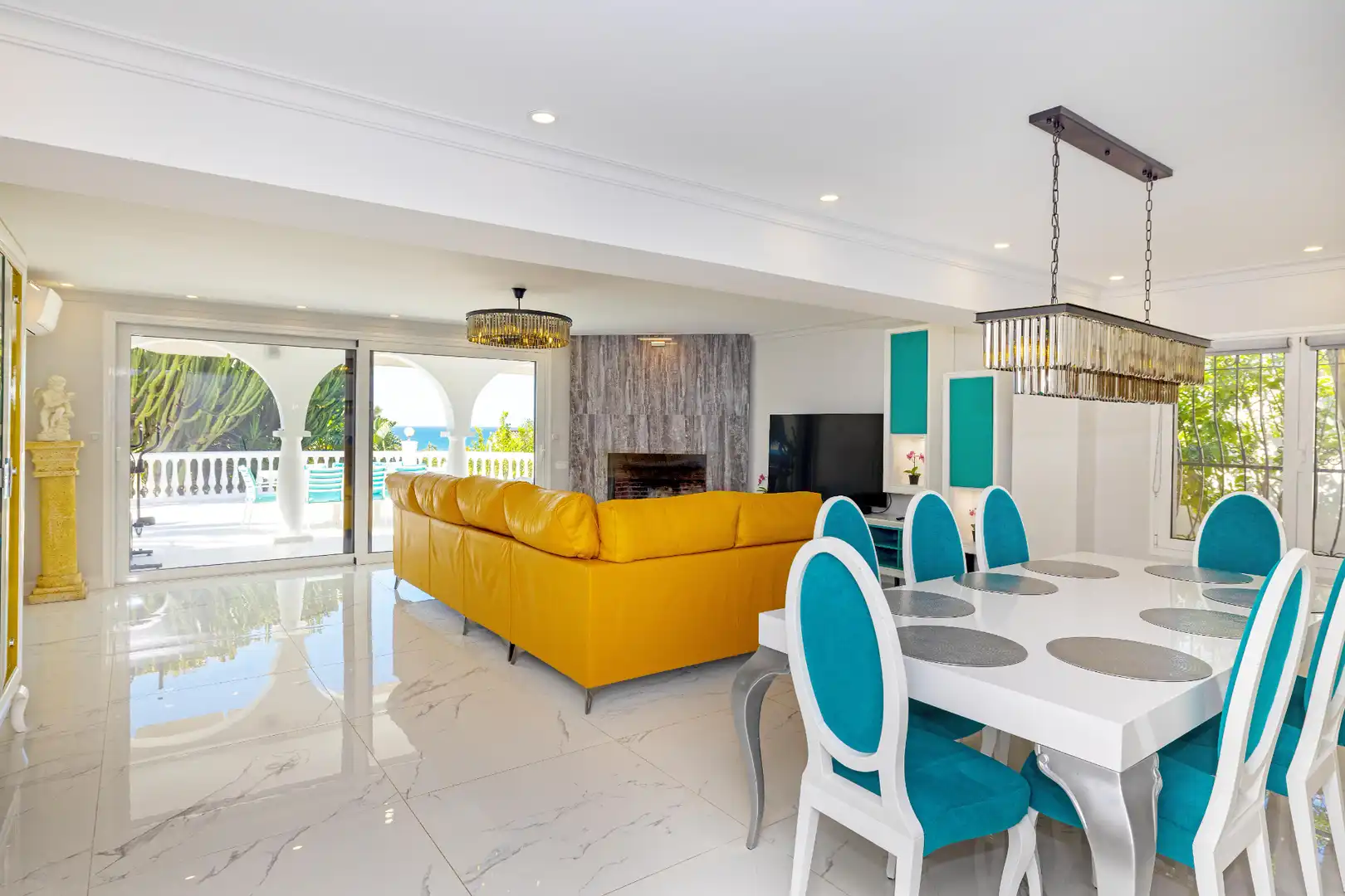 Menjador de Casa o xalet en venda en Marbella amb Aire condicionat, Calefacció i Jardí privat