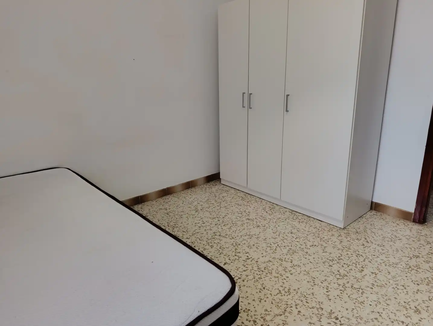 Habitación de Piso de alquiler en Dos Hermanas con Aire acondicionado, Terraza y Amueblado