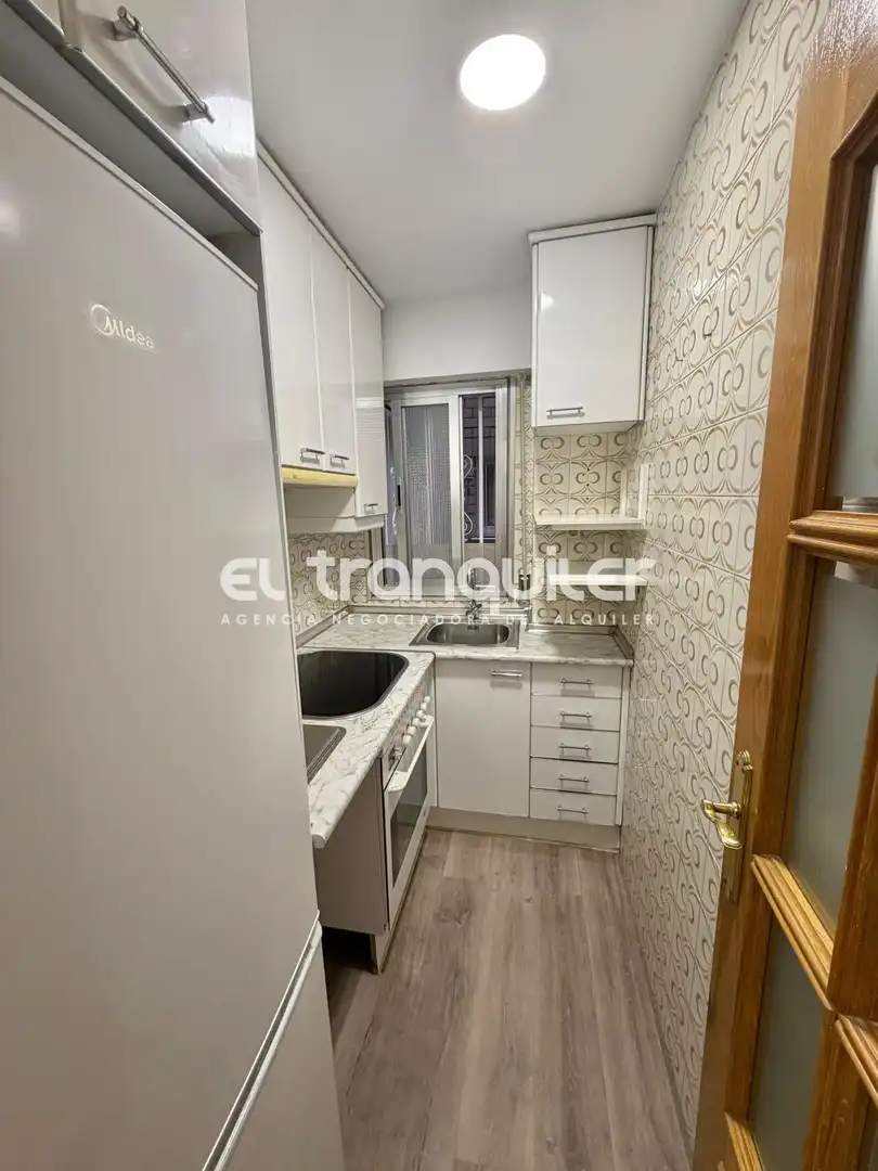 Flat for rent in Calle Ardemans, Guindalera