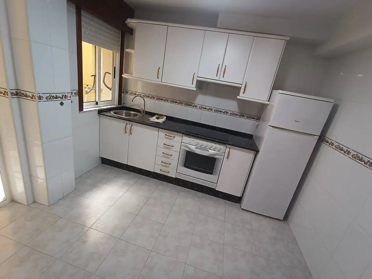 Flat with terrace to rent in Avenida Mahía