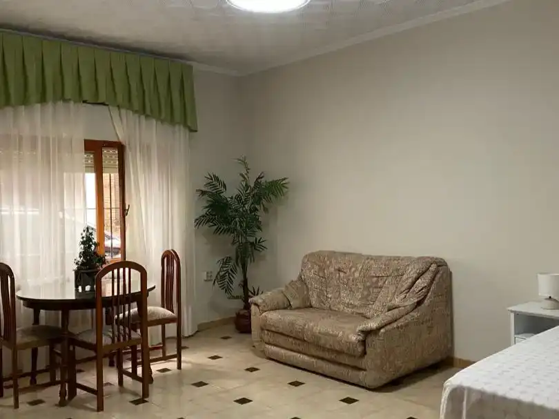 Wohnzimmer von Erdgeschoss zur Miete in Herencia mit Möbliert und Balkon