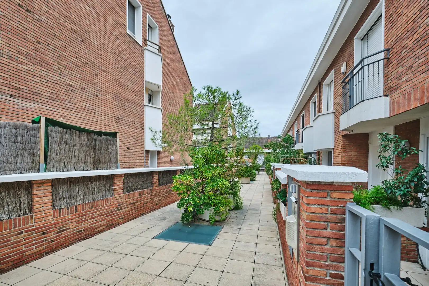 Terraced house with garden for sale in canigo, imagen 3