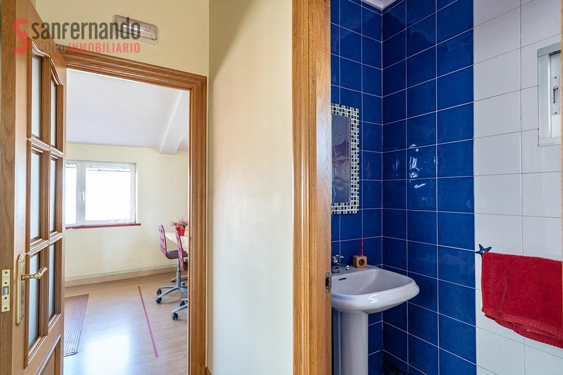 Baño de Piso en venta en Torrelavega  con Calefacción, Parquet y Balcón
