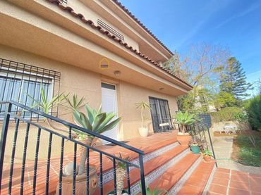 Chalet con balcón en venta en Lorca Ciudad