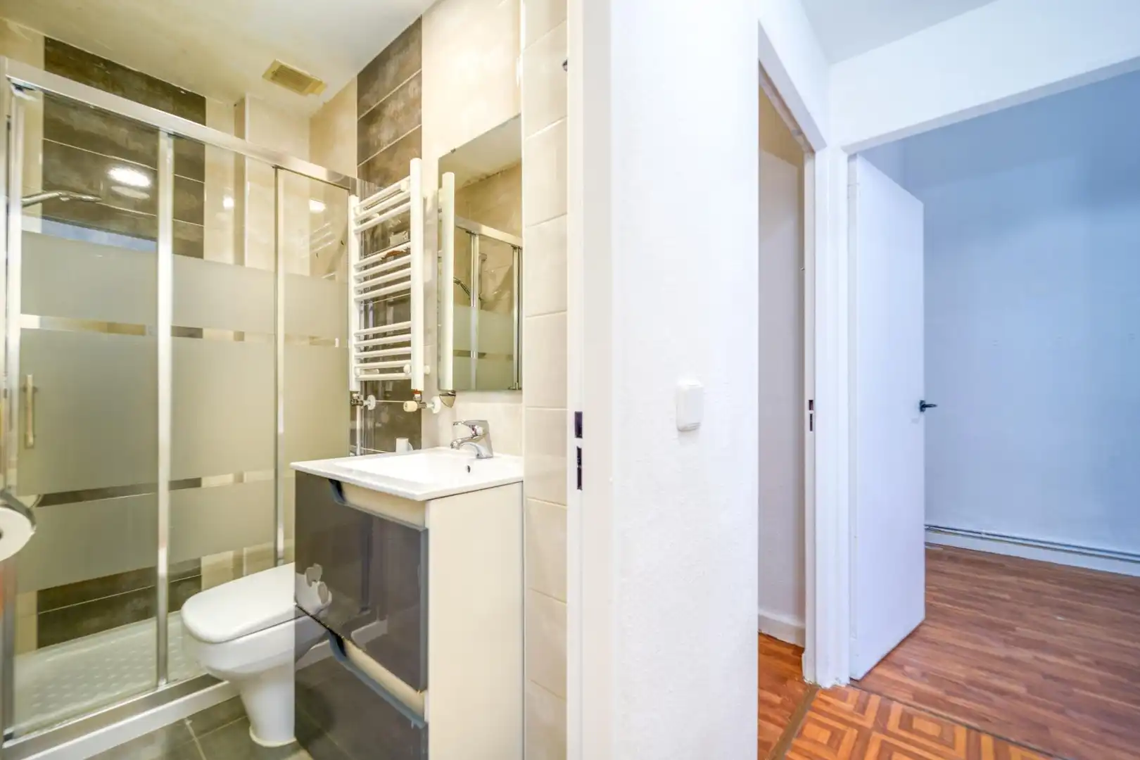 Baño de Piso en venta en Getafe con Calefacción y Terraza