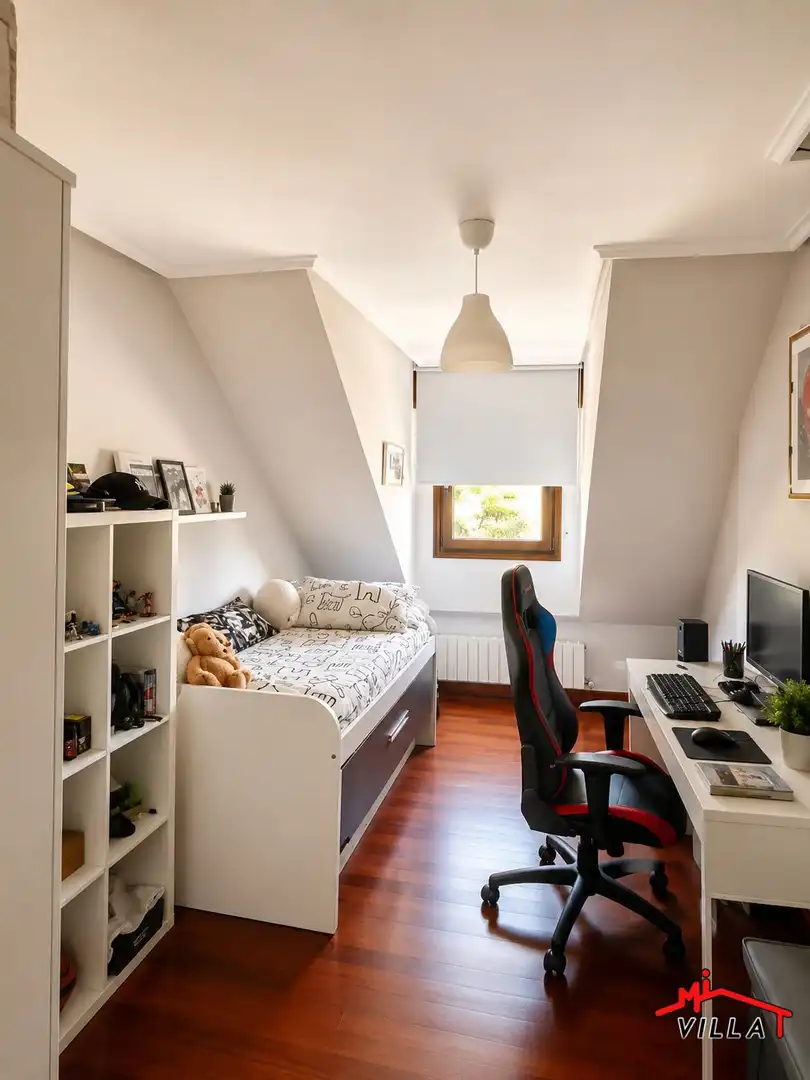 Schlafzimmer von Dachboden zum Verkauf in Bárcena de Cicero mit Heizung, Terrasse und Abstellraum