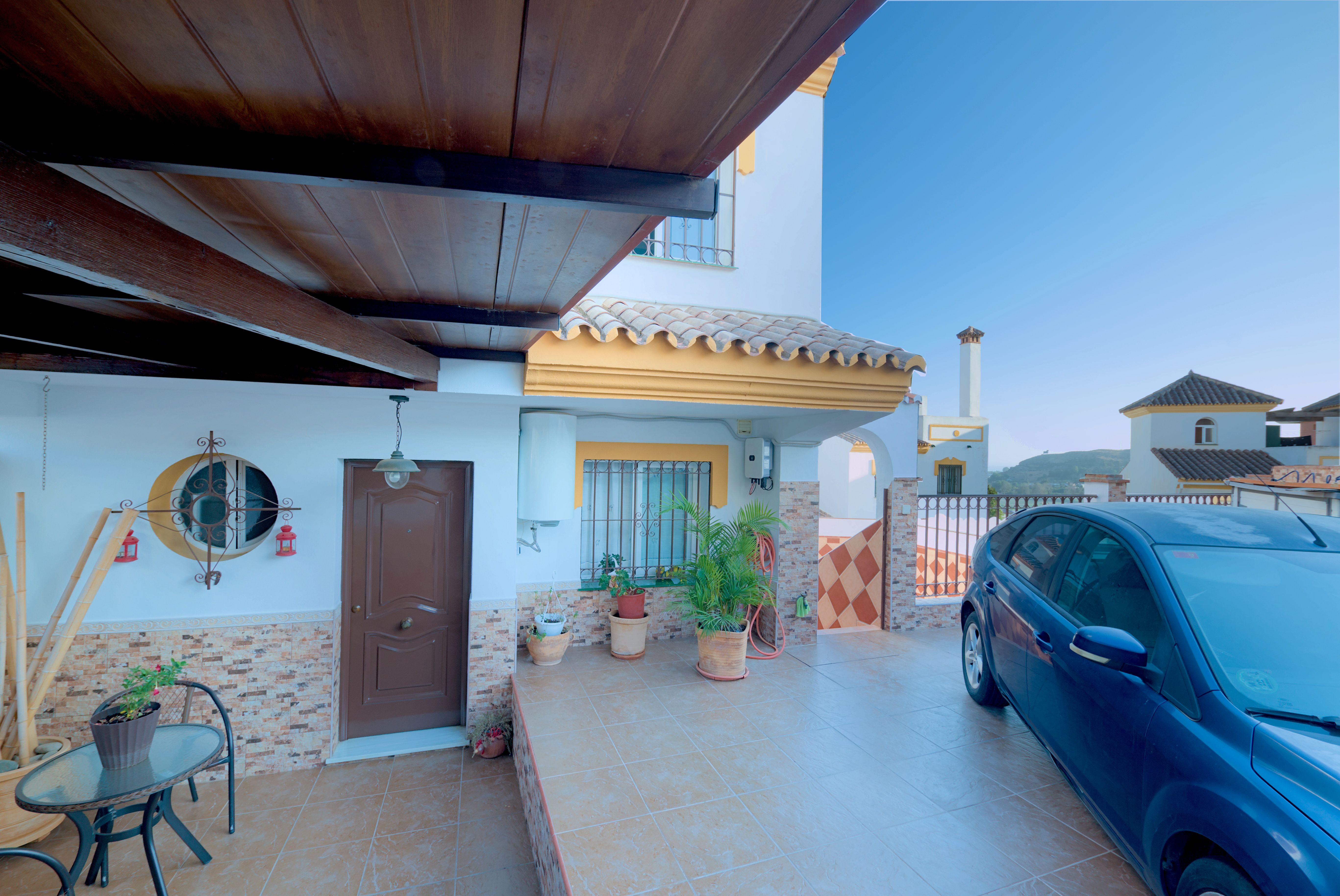 Exterior view of Single-family semi-detached for sale in Vélez-Málaga  with Heating, Private garden and Balcony