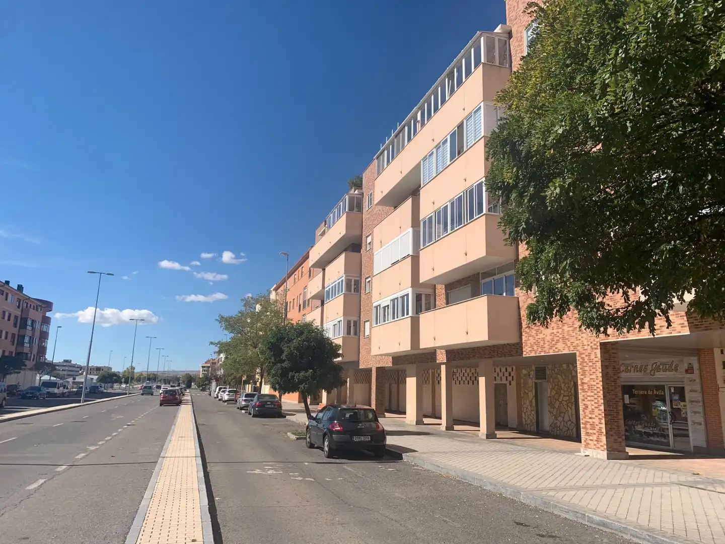 Vista exterior de Local de lloguer en Ávila
