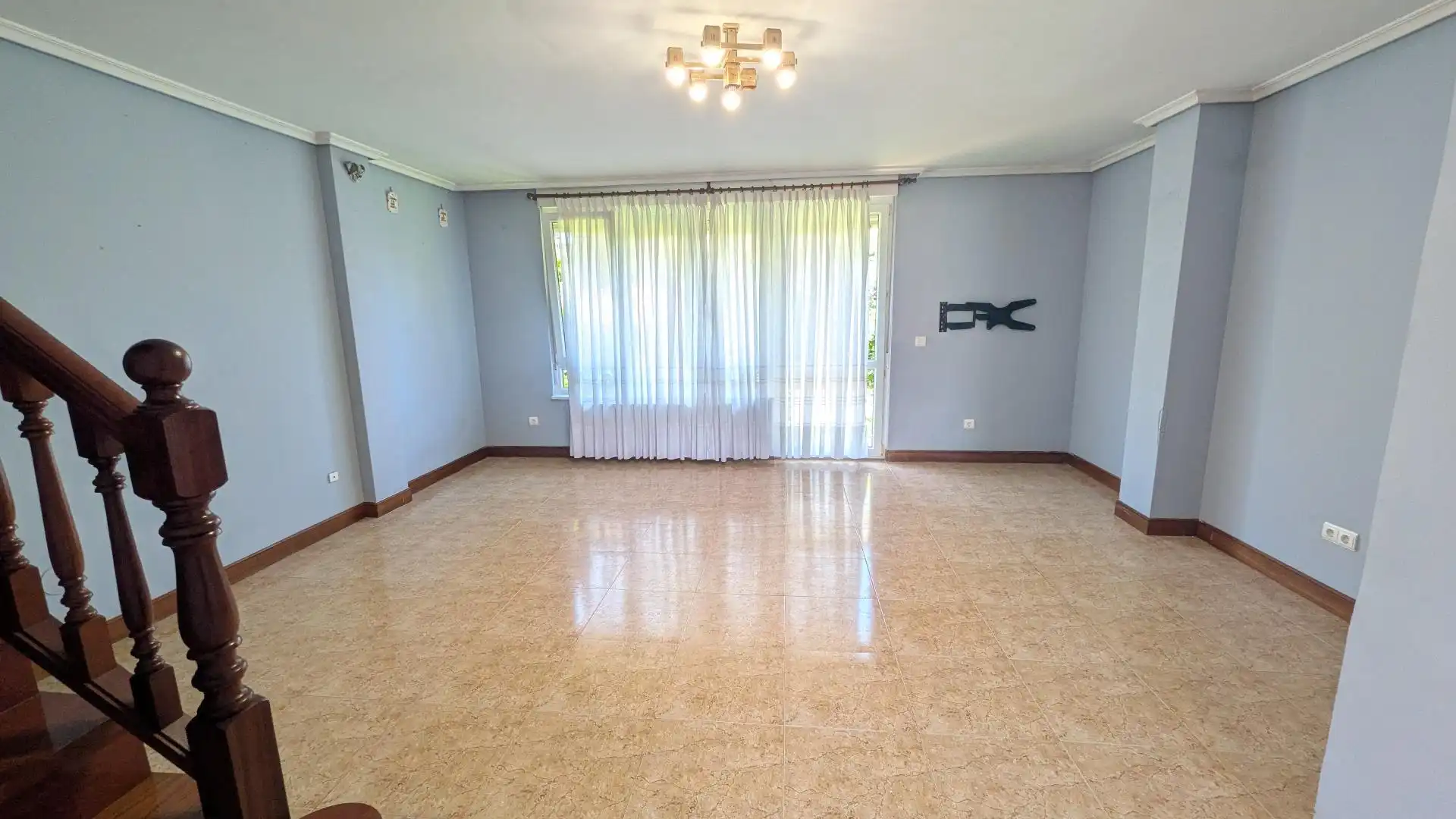 Sala de estar de Casa adosada en venta en Camargo con Calefacción, Jardín privado y Terraza