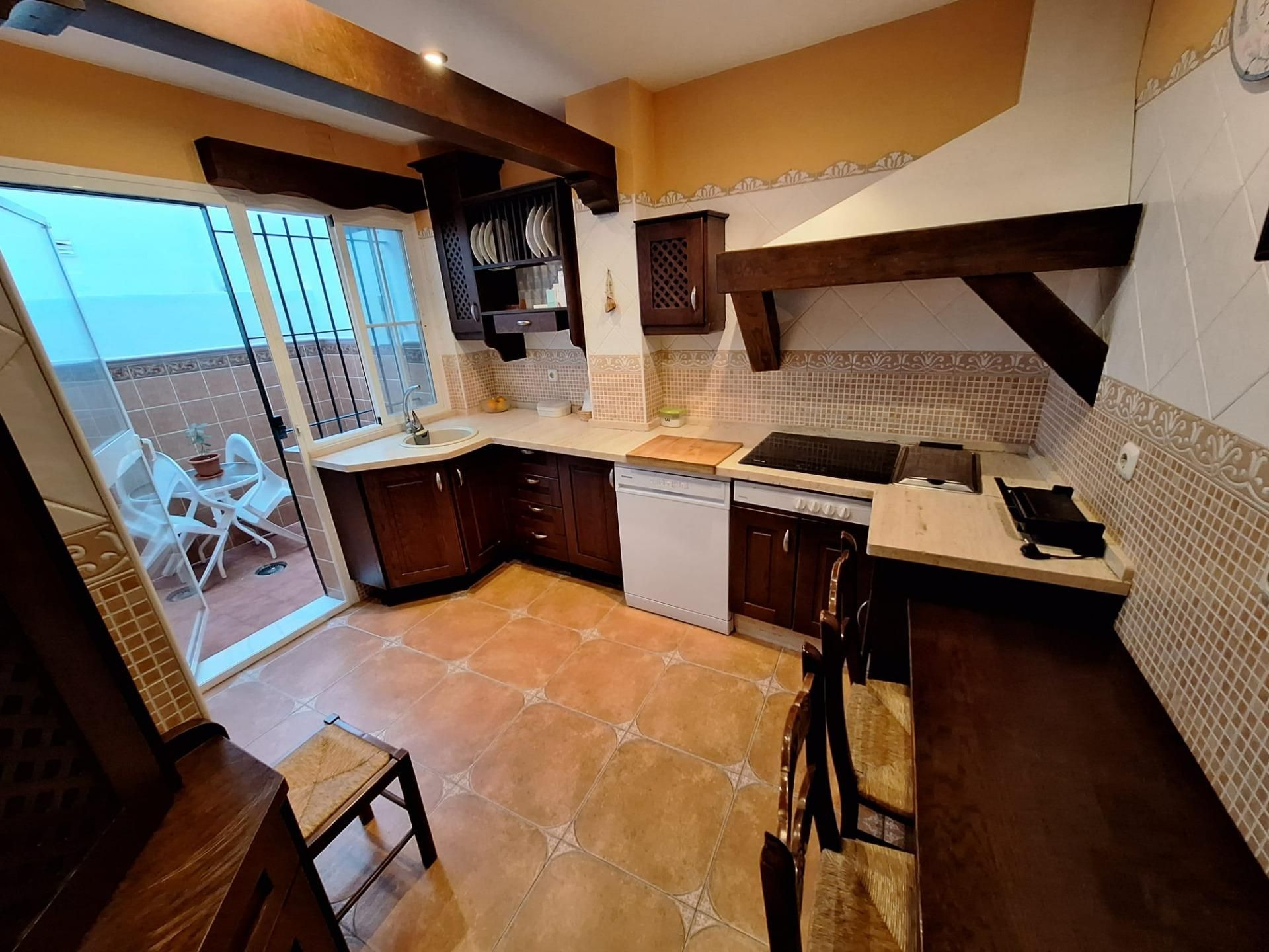 Cuina de Casa o xalet en venda en San Fernando amb Aire condicionat, Terrassa i Balcó