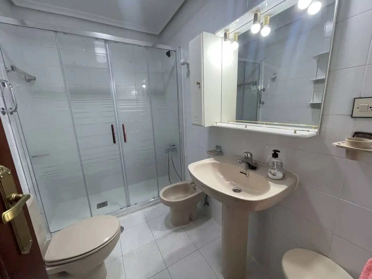 Bathroom of Flat for rent in Toledo  with Air Conditioner, Heating and Parquet flooring