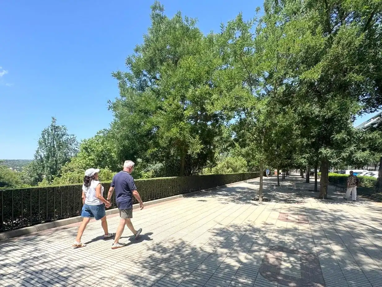 Vista exterior de Piso en venta en Madrid con Calefacción, TV y Balcón