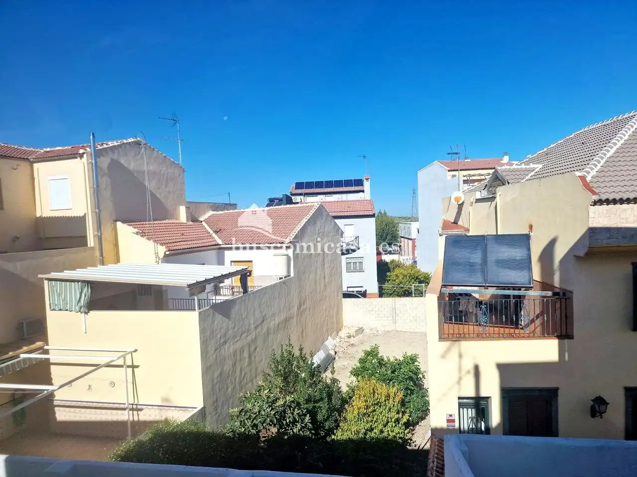 Vista exterior de Casa adosada en venda en Torredelcampo amb Aire condicionat, Calefacció i Jardí privat