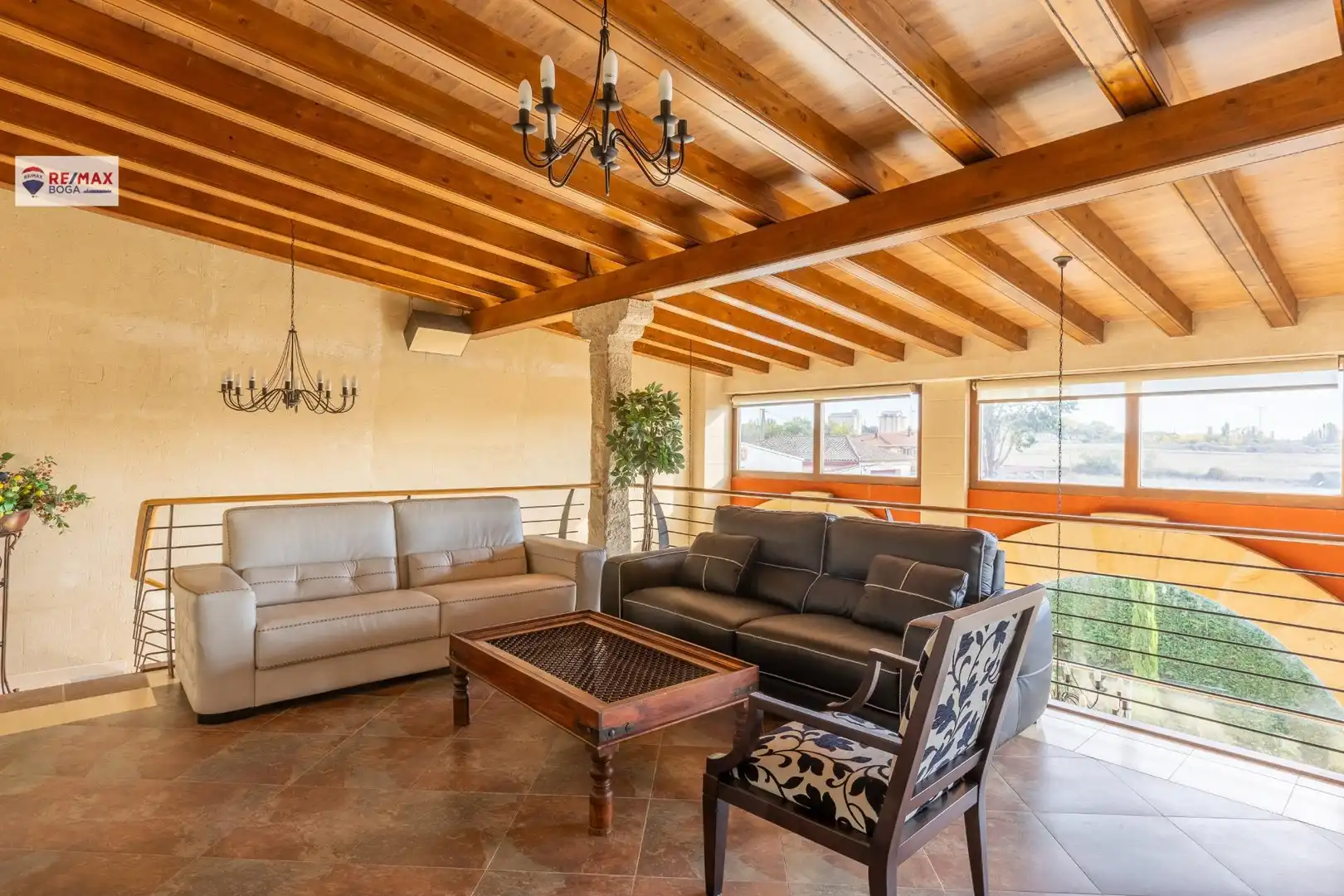 Sala d'estar de Local en venda en Frómista  amb Aire condicionat i Moblat