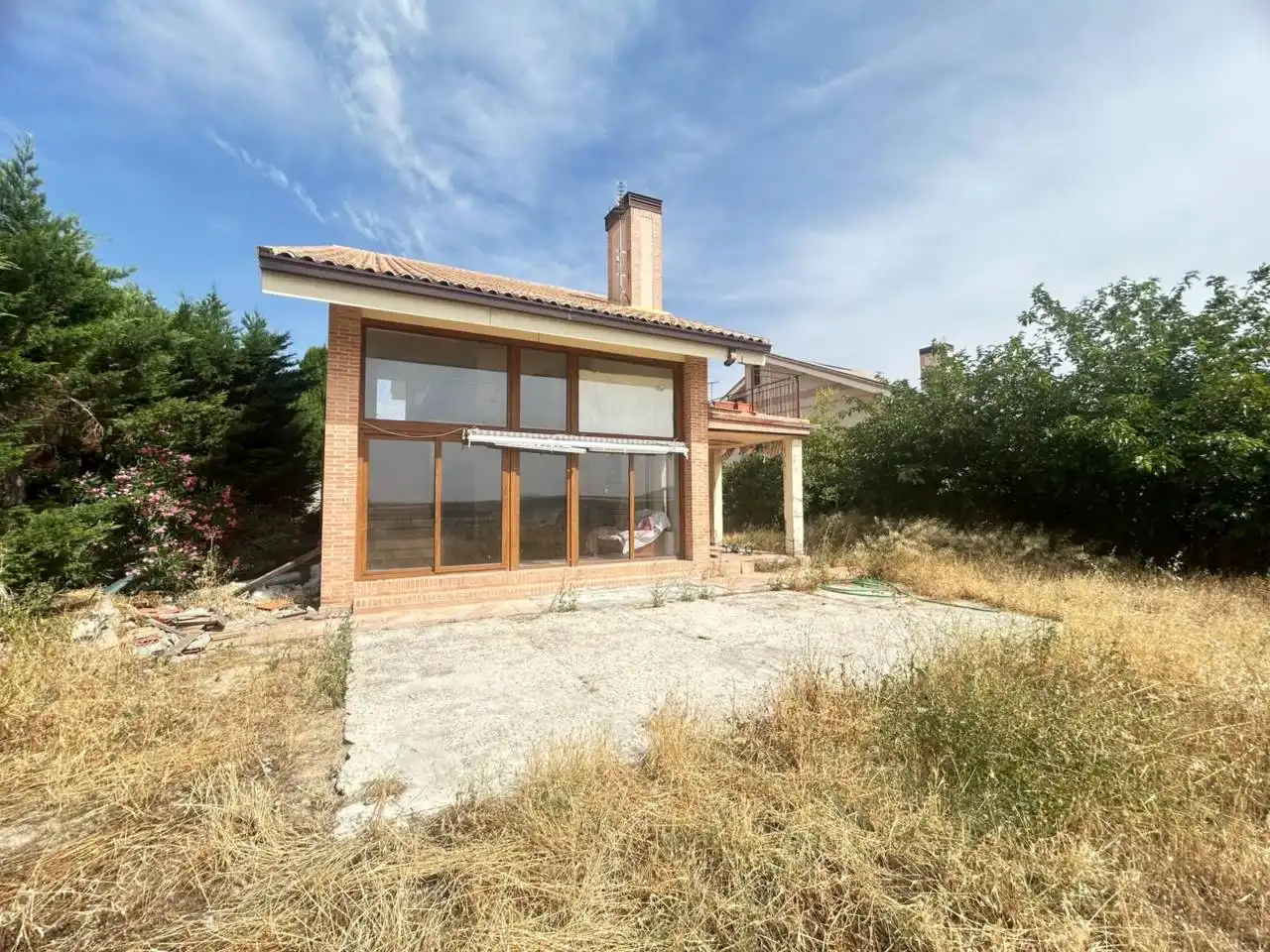 Haus oder Chalet zum Verkauf in Layos mit Heizung, Privatgarten und Terrasse