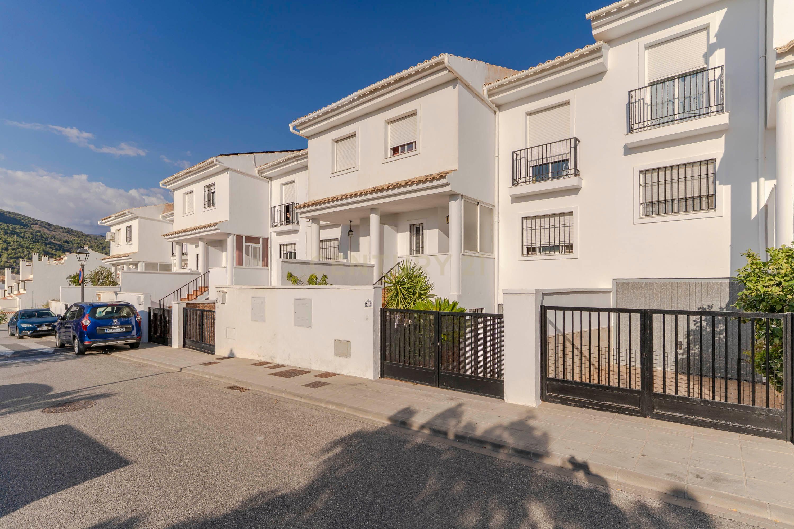 Exterior view of Single-family semi-detached for sale in Vélez de Benaudalla  with Balcony