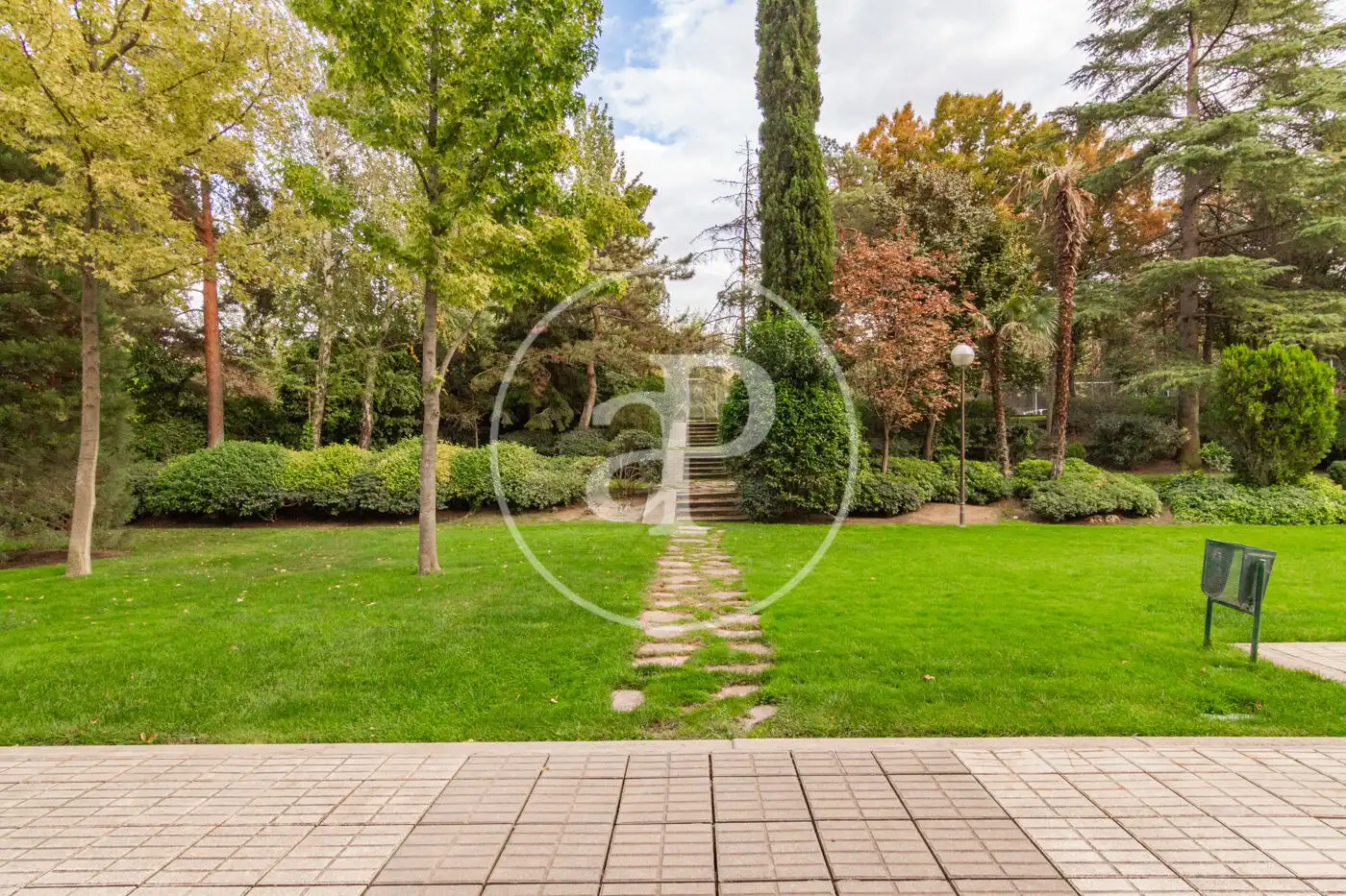 Jardín de Piso en venta en Madrid con Calefacción, Jardín privado y Terraza