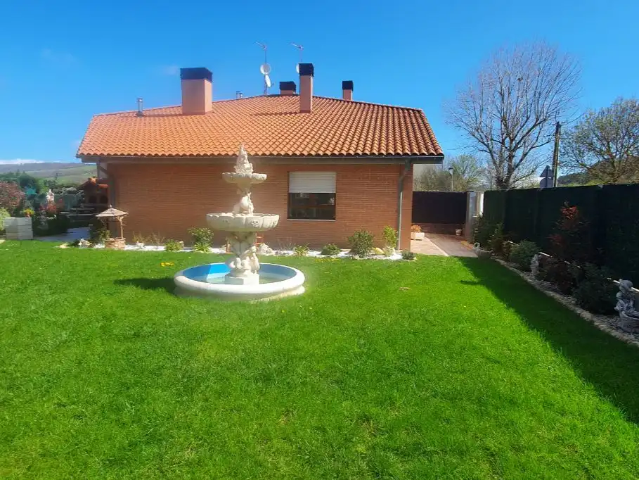 Garden of Houses for sale in Alegría-Dulantzi, Araba - Álava