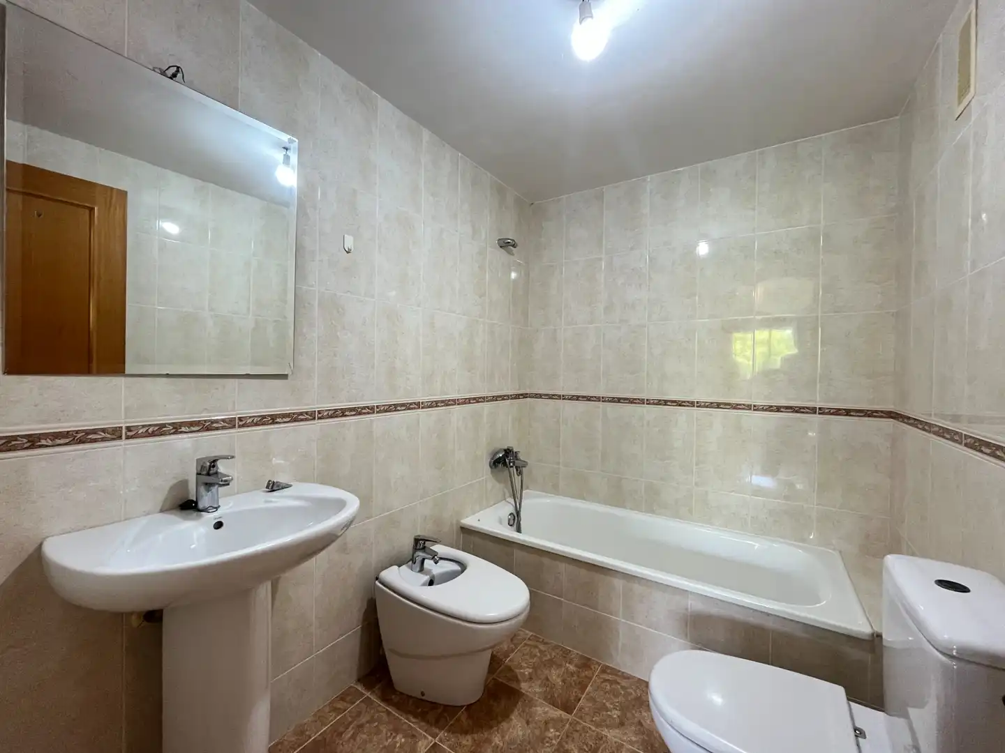 Bathroom of Flat for sale in Faura  with Air Conditioner and Oven
