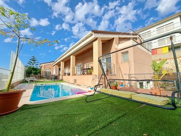 Villa con piscina in vendita a Urbanitzacions i Pedanies Nord
