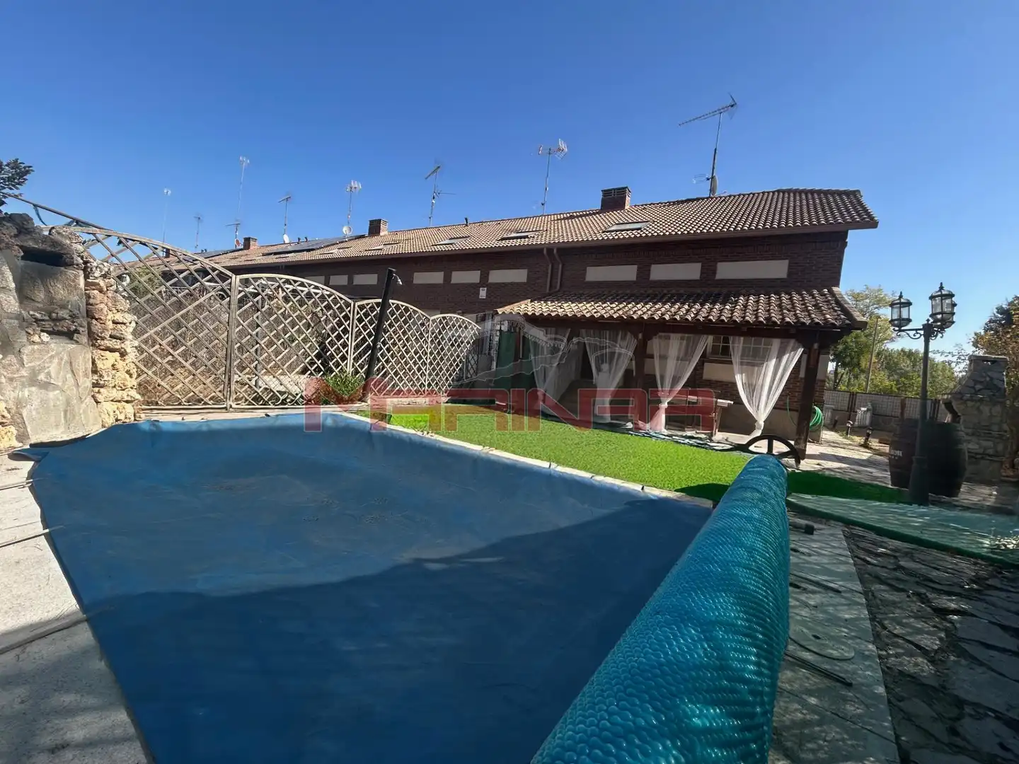 Piscina de Casa adosada en venda en Seseña amb Aire condicionat, Calefacció i Jardí privat