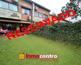 Jardí de Casa adosada en venda en Pinto amb Aire condicionat, Calefacció i Jardí privat
