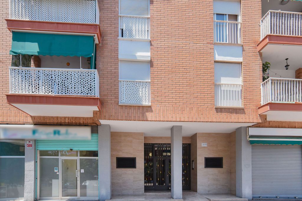 Vista exterior de Piso en venta en Badalona
