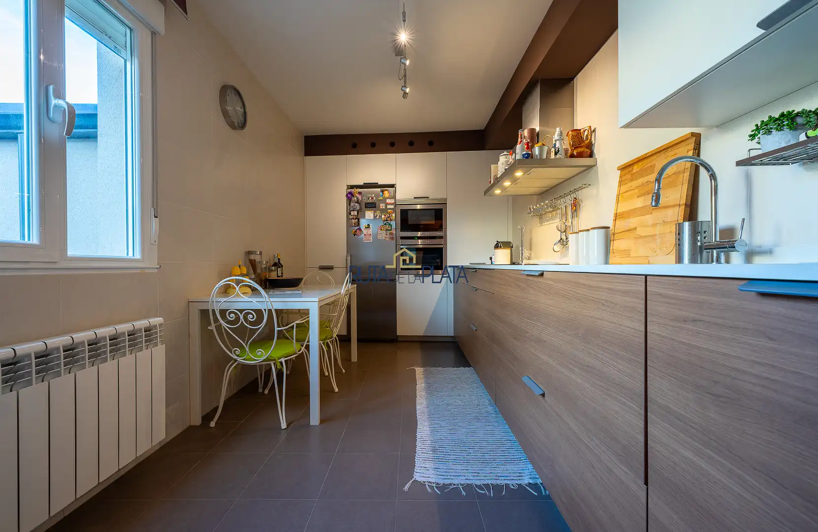 Cocina de Casa adosada en venta en Roales con Calefacción, Jardín privado y Alarma