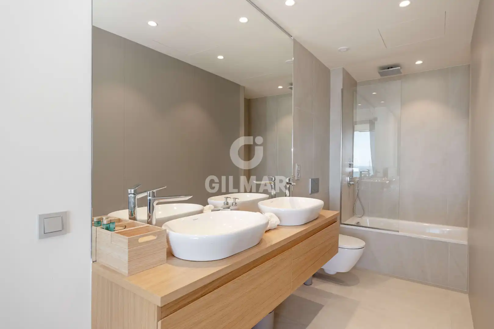 Badezimmer von Wohnungen zum Verkauf in Fuengirola mit Heizung, Privatgarten und Abstellraum