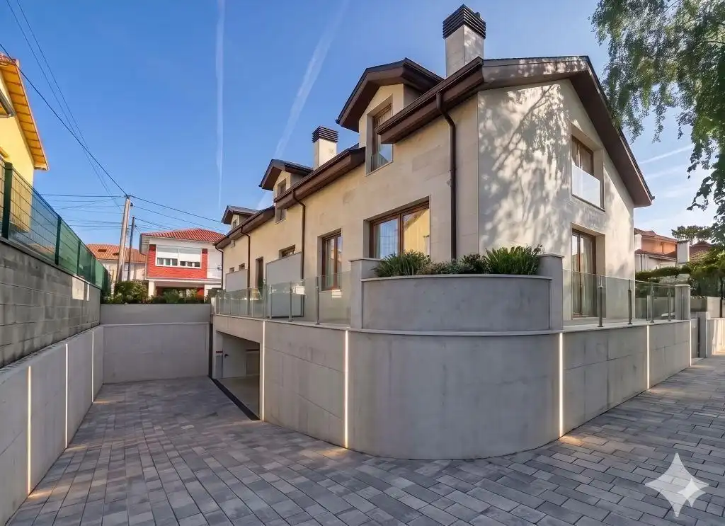 Vista exterior de Casa o chalet en venta en Torrelavega  con Calefacción, Terraza y Trastero