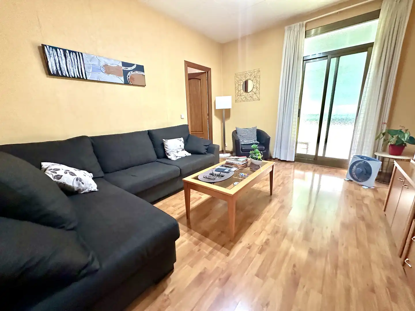Sala d'estar de Pis en venda en Barcelona amb Calefacció, Moblat i Forn