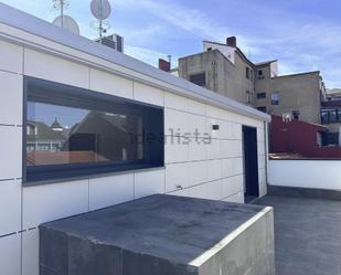 Vista exterior de Àtic en venda en Oviedo  amb Calefacció, Parquet i Terrassa