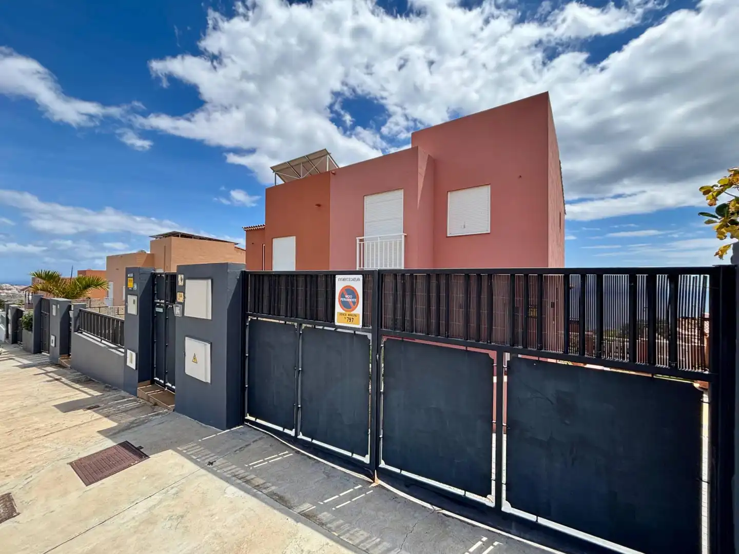 Vista exterior de Casa adosada en venta en Candelaria con Aire acondicionado, Terraza y Piscina