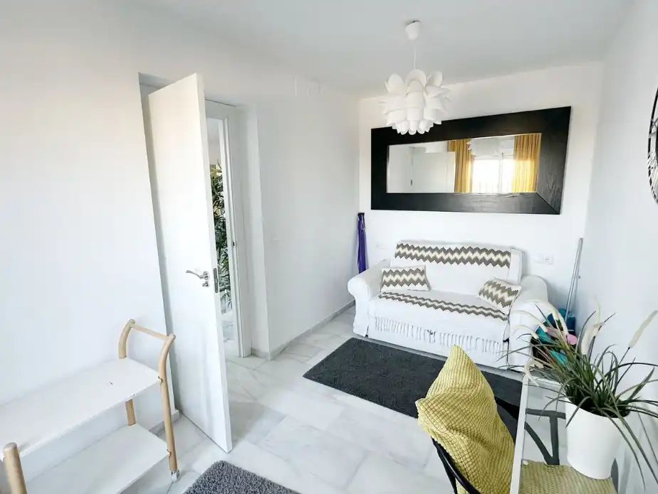 Sala d'estar de Pis en venda en Mijas amb Aire condicionat, Terrassa i Moblat