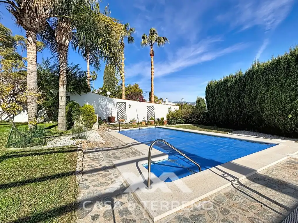 Vista exterior de Casa o xalet en venda en Vélez-Málaga amb Aire condicionat i Piscina