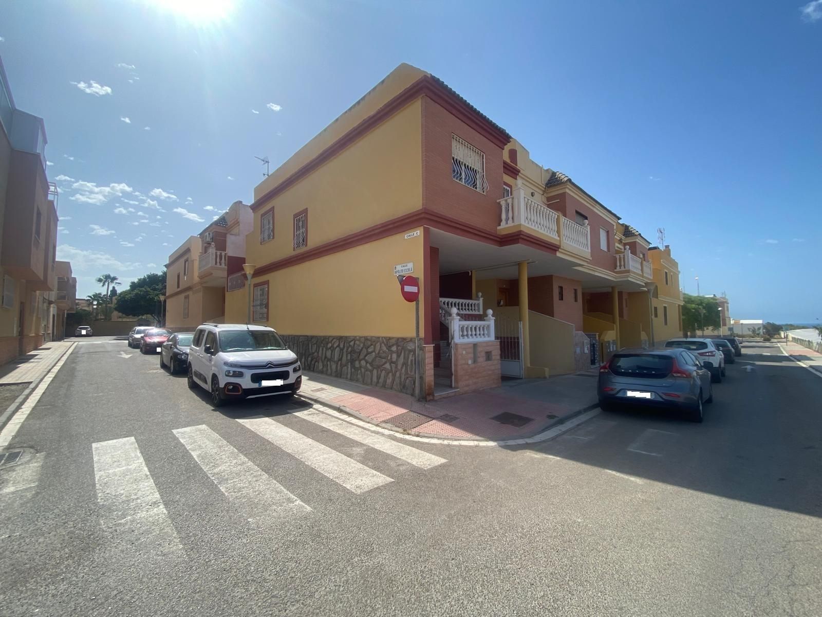 Exterior view of Single-family semi-detached for sale in  Almería Capital  with Air Conditioner, Terrace and Storage room