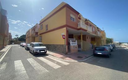 Exterior view of Single-family semi-detached for sale in  Almería Capital  with Air Conditioner, Terrace and Storage room