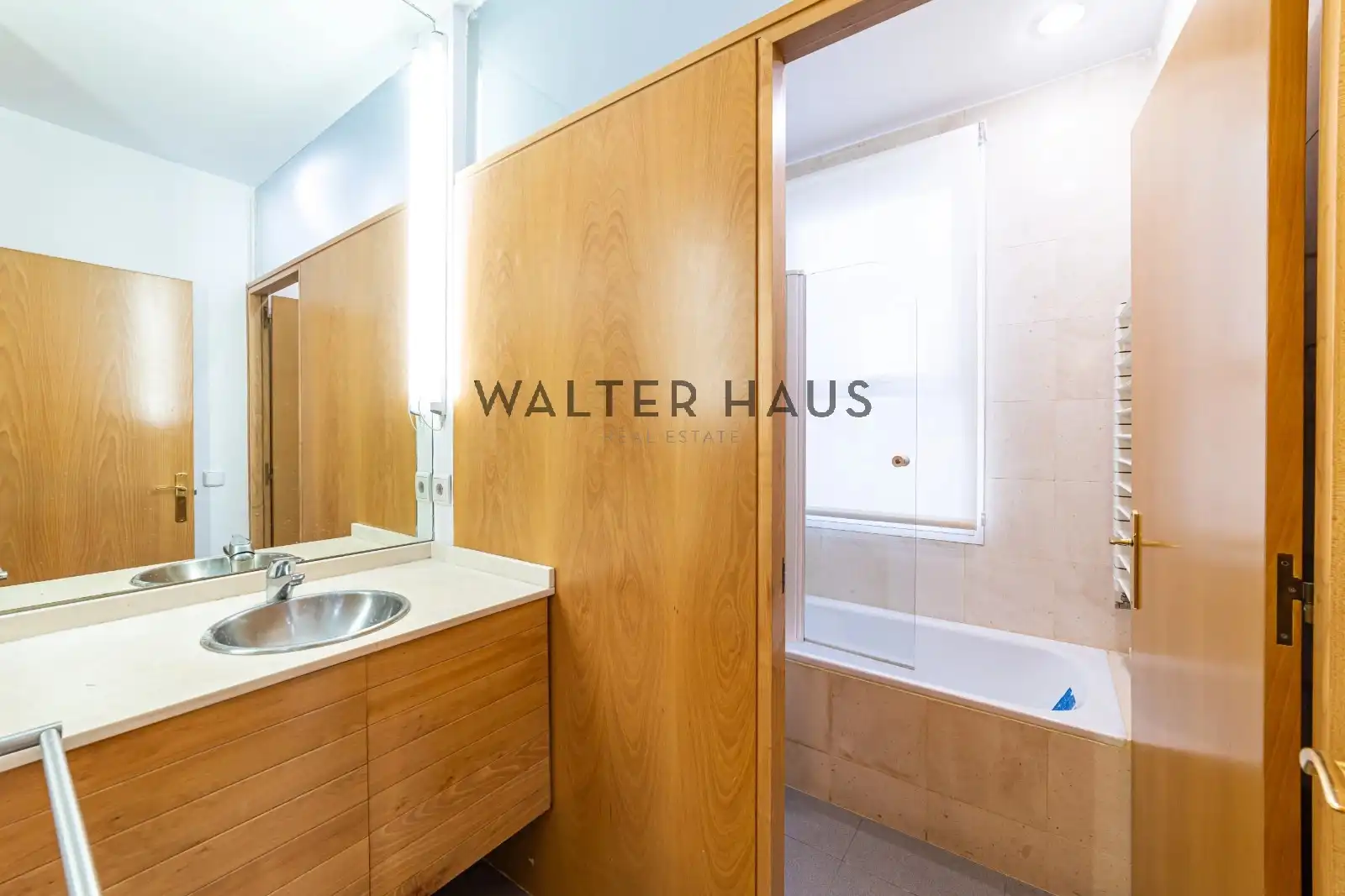 Badezimmer von Wohnung zur Miete in Madrid mit Klimaanlage, Heizung und Ofen