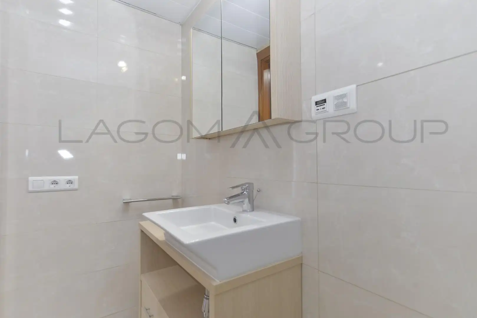 Bathroom of Duplexes for sale in Sabadell  with Air Conditioner, Heating and Parquet flooring