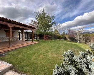 Jardí de Casa o xalet en venda en Villalba de la Sierra amb Calefacció, Jardí privat i Traster